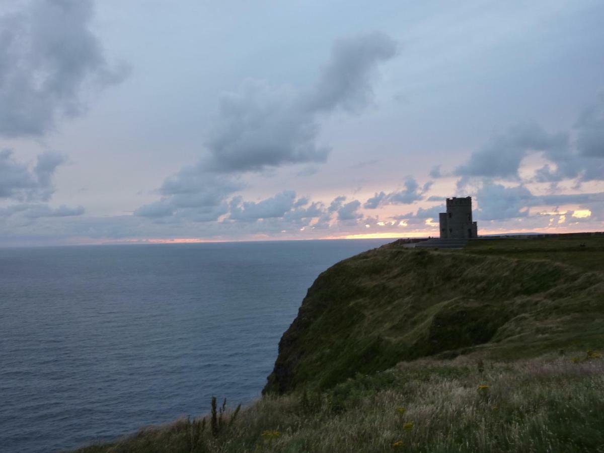Conway'S Cottage With Sea View Nestling By Cliffs-Of-Moher Лисканнор Экстерьер фото
